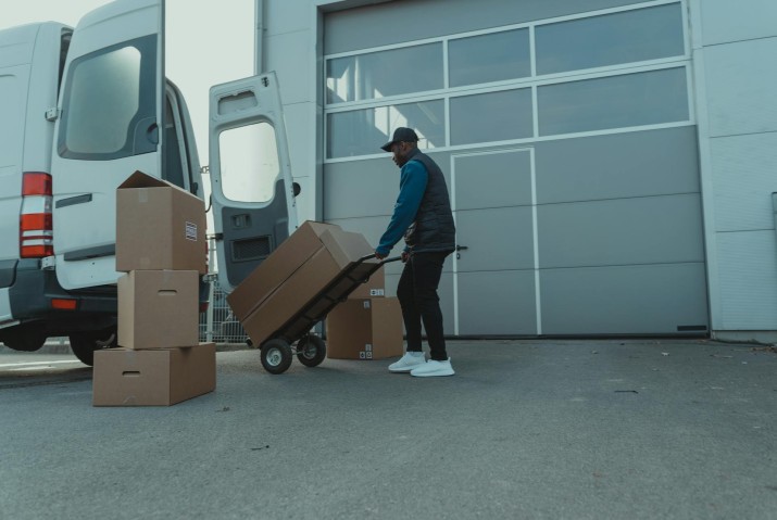 Kayseri ev taşımacılık hizmetleri ile eşyalarınızı güvenli ve hızlı bir şekilde taşıyın, profesyonel ekiplerle sorunsuz bir taşınma deneyimi yaşayın.